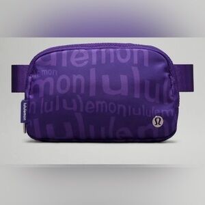 Lululemon Everywhere Belt Bag Wobbley Wordmark Atomic Purple‎ Petrol 1L 🦄